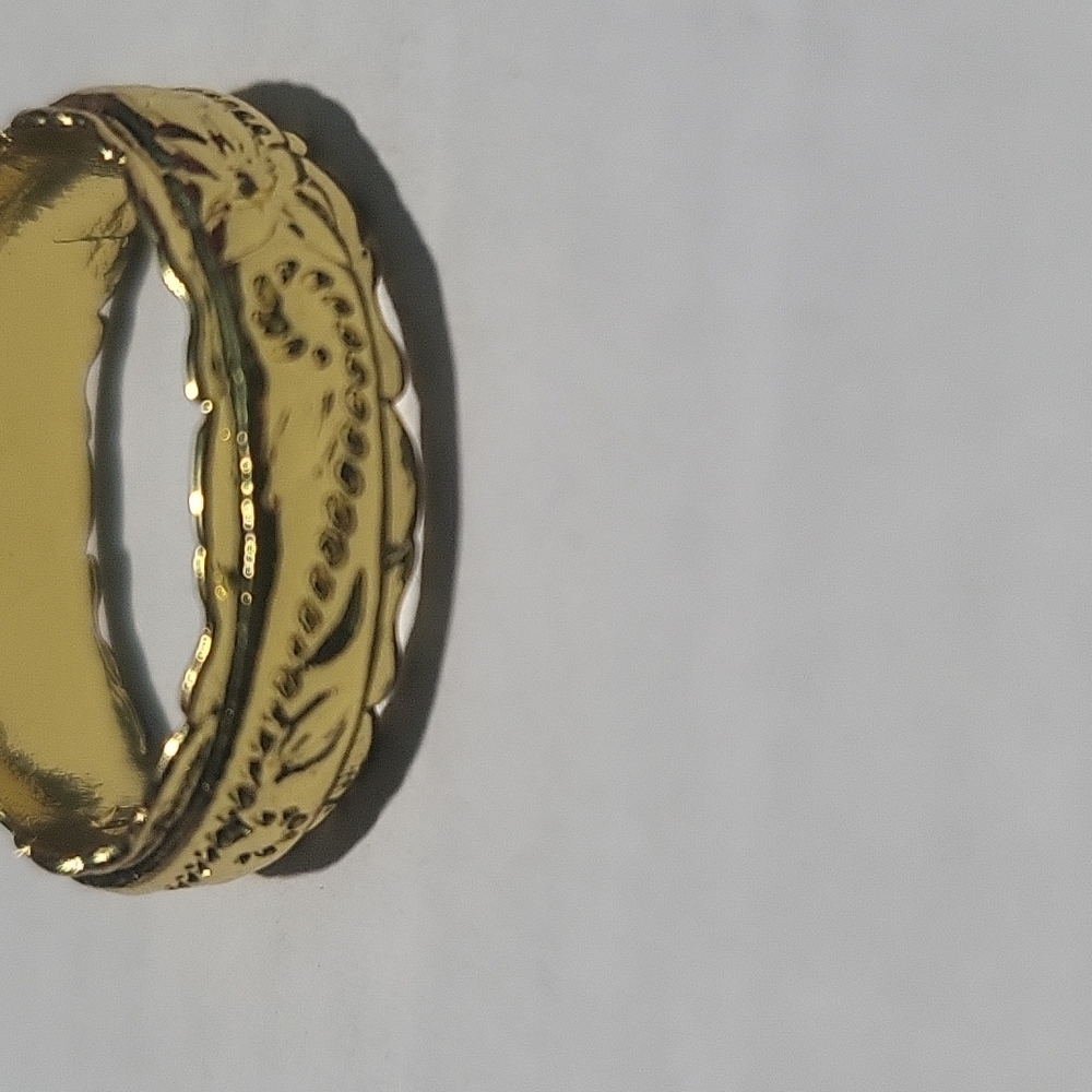 Gold ring - Picture 2 of 3